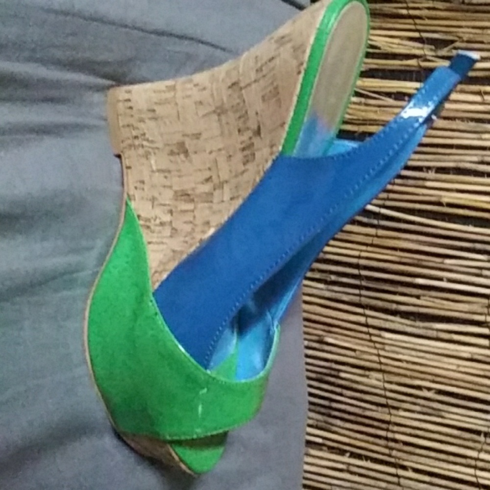 Paris hilton size 8 wedge sandal